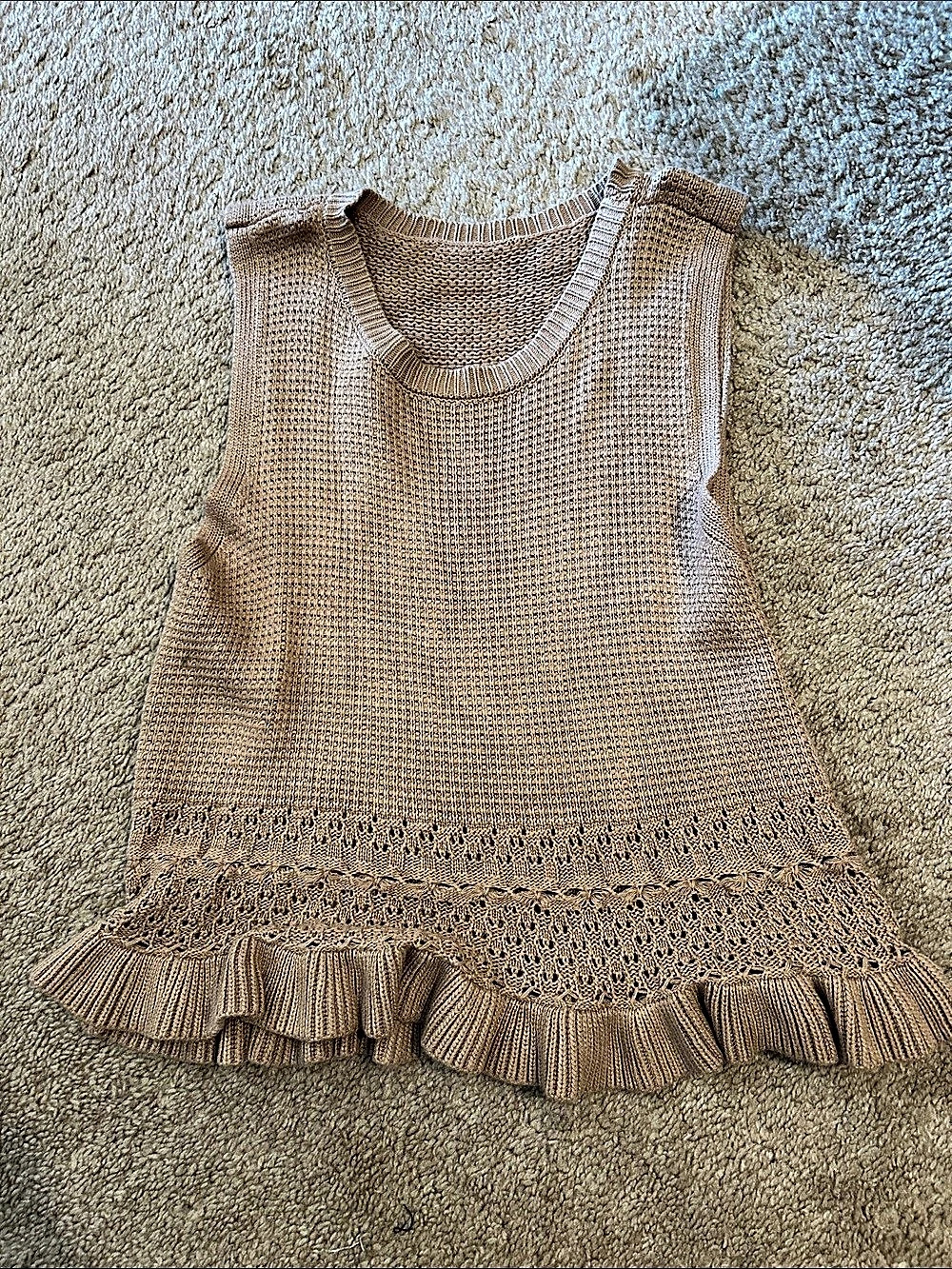 Knit Ruffle Hem Cropped Tank Top in Brown Like New